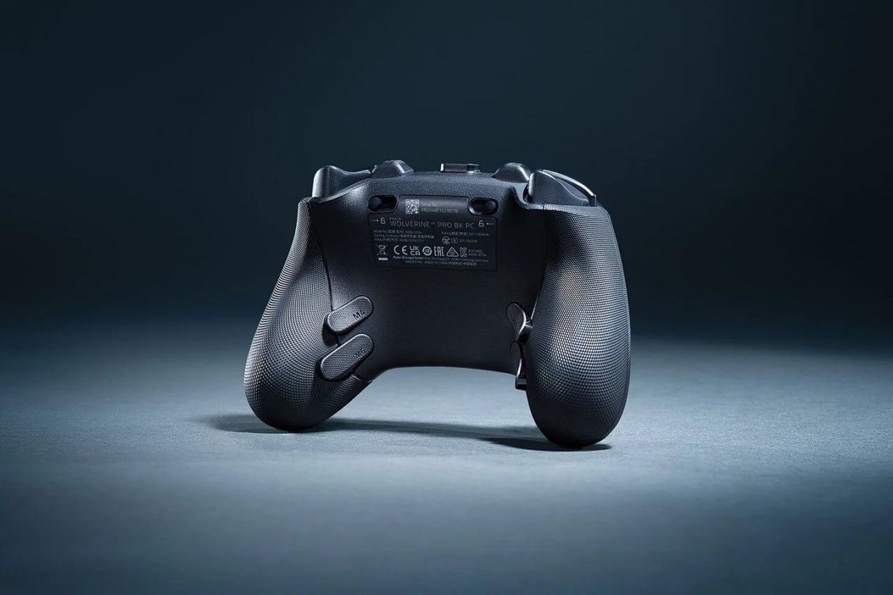 Razer представила контроллер Wolverine V3 Pro 8K для ПК  Беспроводной геймпад с частотой опроса 8000 Гц, антидрейфовыми стиками и лёгким форм-фактором создан для киберспорта и шутеров. Есть и проводная версия для нулевой задержки.   Характеристики   Частота опроса: 8000 Гц  провод/беспровод    Стики TMR: антидрейфовые, сменные колпачки   Кнопки: 4 мышиных + 2 бампера  перенастраиваемые    Триггеры: Razer Pro HyperTriggers  режим быстрых кликов или полный ход    Крестовина: 8-позиционная, Mecha-Tactile   ПО: Synapse 4, до 4 профилей   Комплект: чехол, кабель 2 м  для Pro    Цена: Pro — 199,99 / Tournament Edition — 119,99     Участвуй в розыгрыше клавиатуры    Наши каналы #Rаzеr #Гaджeты
