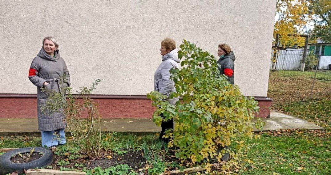 Оперативно профилактическое мероприятие Трафарет На территории Андроповского округа проходит оперативно профилактическое мероприятие Трафарет стартовавшее 27 октября Его участники проводят в населённых пунктах рейды акции информирование земляков с целью обнаружения и пресечения фактов пропаганды незаконной рекламы наркотиков а также выявления лиц размещающих информацию пронаркотического характера Так в рамках данного мероприятия специалисты Водораздельного территориального отдела совместно с членами добровольной народной дружины проверили различные здания на предмет нанесения на них противоправных изображений пропагандирующих потребление наркотиков Также в ходе встреч с местными жителями раздавали тематические листовки Фото Водораздельный теротдел