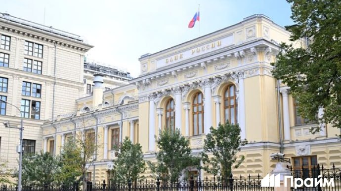 Число жалоб на навязывание услуг при кредитовании уменьшилось на 30 Об этом сообщили в Центробанке В регуляторе также подчеркнули что снизить недовольство граждан помогли надзорные меры ЦБ Подписывайтесь на ПРАЙМ в MAX