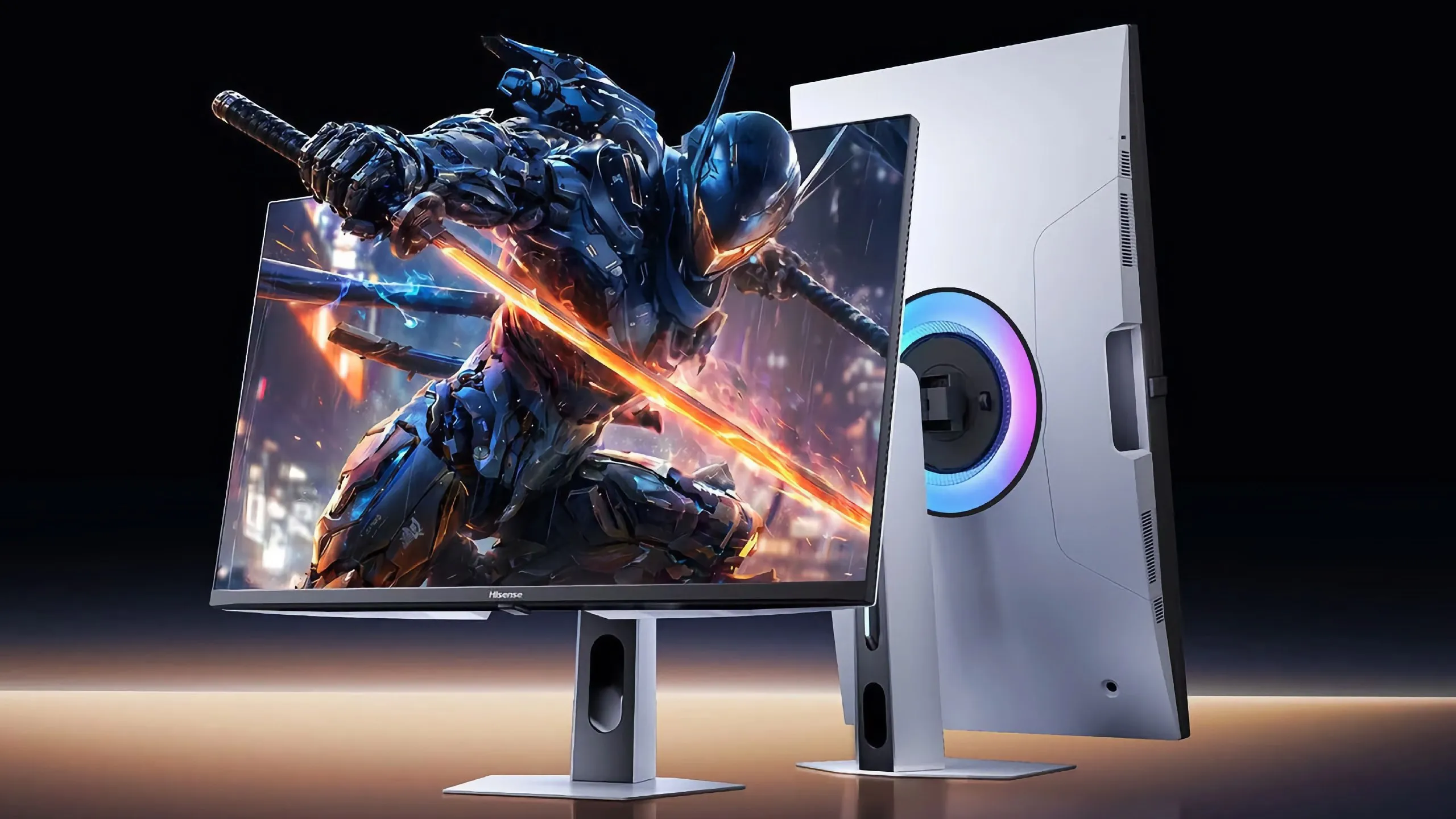 Маководы присмотритесь Hisense выпустила игровой 5К 27 монитор GX Ultra Уже 8 мая в продаже появятся два новых премиум монитора Hisense UX и GX Ultra Последний обладает разрешением 5К при диагонали 27 дюймов благодаря чему плотность пикселей достигает Retina уровня а контент выглядит сверхчётко Устройство получит MiniLED подсветку с 2304 зонами локального затемнения Кроме того Hisense GX Ultra умеет работать в двух режимах 5К 165 Гц и 2К 330 Гц Пиковая яркость достигает 2000 нит Из портов указана поддержка DisplayPort 2 1 Странно что нет HDMI Хотя до релиза ещё день и не все характеристики известны В любом случае монитор звучит как неплохой вариант для тех кто работает на маке и за тем же столом играет например в PS5 Разрешение и диагональ соответствуют дисплеям Apple MiniLED отлично подходит для статичного контента и в целом неплоха для игр Единственное если в GX Ultra не будет HDMI придётся покупать переходник Цена новинки 7000 юаней 77 000 рублей Ближайший конкурент это Kuycon G27P который в рознице продаётся за 100 000 рублей Если у Hisense будет достойная контрастная матрица то из преимуществ у Куйкона останется только более стильный дизайн а это сами понимаете момент на любителя Автор Матвей Филькин Канал Wylsacom в MAX