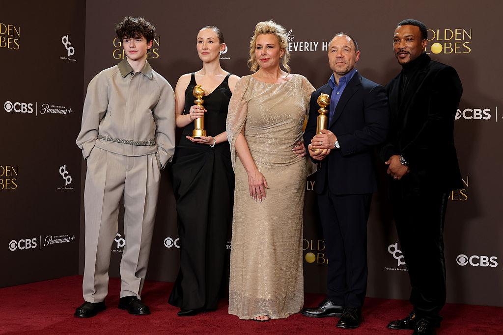 Стали известны победители Золотого глобуса Триумфаторами премии стали Битва за Битву и Переходный возраст Остальной список победителей Лучший фильм драма Гамнет Лучший актер мюзикл или комедия Тимоти Шаламе Марти Великолепный Лучший режиссер Пол Томас Андерсон Битва за битвой Лучший анимационный фильм Кей поп охотницы на демонов Лучшая песня Golden Кей поп охотницы на демонов Лучший телесериал драма Питт Лучший телесериал мюзикл или комедия Киностудия Больше новостей в Daily News