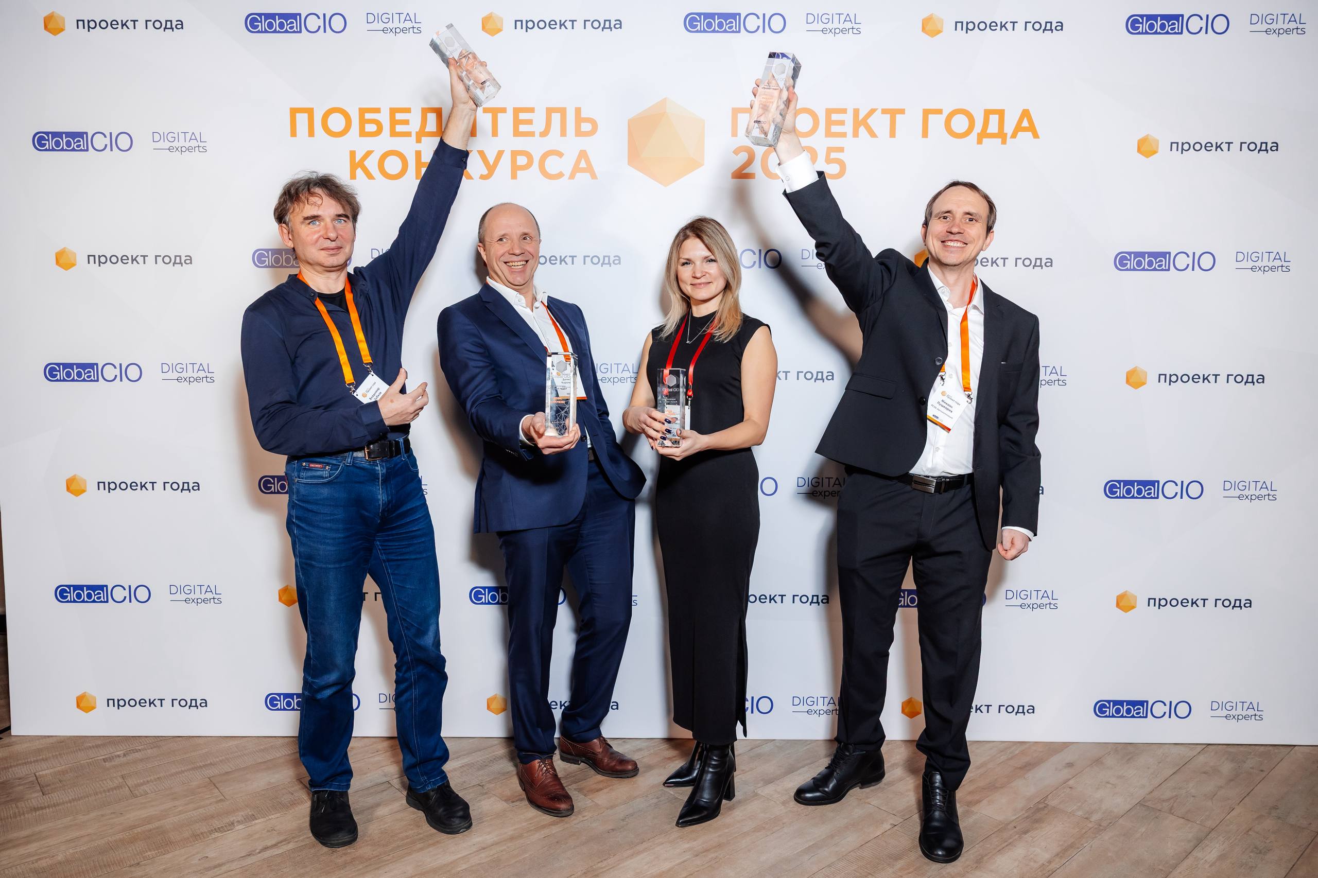 Россельхозбанк получил 4 награды на конкурсе Проект года от Global CIO одержав победу среди 630 представленных проектов Во всех внедрениях принимала участие объединённая команда ИТ специалистов РСХБ Цифра Поздравляем коллег Итак наши проекты победители 1 Проект Россельхозбанка по внедрению решения для CDC репликации данных на базе отечественного программного продукта Датафлот Репликация был отмечен в номинации Решение на базе платформы low code no code 2 Проект Россельхозбанка и Content AI признан лучшей масштабной миграцией на российскую платформу автоматизации обработки документов 3 Проект Россельхозбанка Эффективное управление знаниями на Naumen KMS в клиентском сервисе стал победителем в номинации Лучшее внедрение платформы управления знаниями для повышения операционной эффективности 4 Внедрение платформы Диво в Россельхозбанке отмечено Global CIO как лучшее отраслевое решение в категории Банки Финансы Инвестиции события РСХБ Цифра