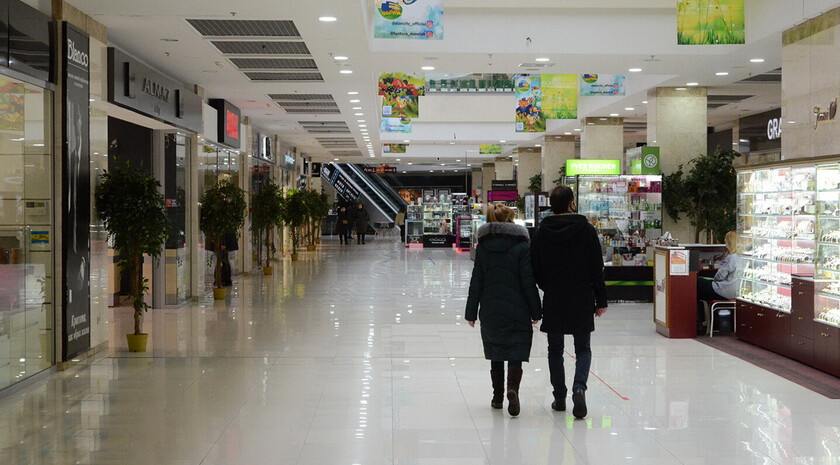 Большие торговые центры появятся в ЛНР, соотвествующая программа по развитию торговой сети уже есть. Речь идет как о строительстве, так и о реконструкции существующих площадок. Об этом ЛИЦ сообщил министр промышленности и торговли Республики Владислав Варшавский. «У нас есть серьезная программа по развитию торговой сети, в том числе предусматривающая создание крупных торговых центров на территории Республики. Понятен инвестор, понятные задачи, понятная процедура. Идем поэтапно в соответствии с намеченным планом», — сказал он.