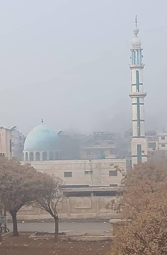 Террорист смертник устроил взрыв в мечети в Сирии Инцидент произошел в провинции Хомс Предварительно двое погибли еще семеро ранены Террорист тоже погиб пишет Mehr News Agency   Подпишитесь на Абзац TG VK Дзен MAX Rutube