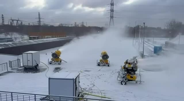 Начались работы по оснежению лыжной трассы в парке 850-летия Москвы