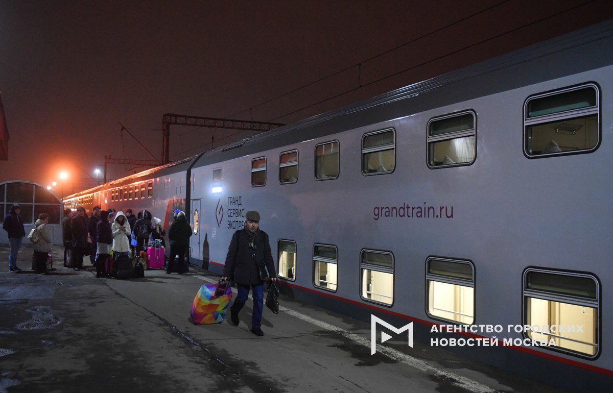 Двухэтажные поезда запустят между Москвой и Анапой этим летом. К побережью Черного моря и курортами Северного Кавказа будет ходить около 170 пар поездов.  Так, летом двухэтажными станут: №156/155 Москва – Анапа, №152/151 Москва – Анапа, №271/272 Самара – Анапа, один из составов поезда №168/167 Москва – Симферополь.    «Москва»