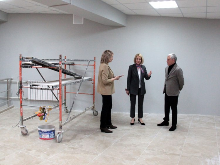 В Волжском создают современный Кадровый центр с VR технологиями В Волжском на базе центра занятости населения создают современный Кадровый центр Как рассказали Волжский ру в пресс службе Волжской городской думы в рамках реконструкции внедрят современные технологии включая VR оборудование для обучения а также создадут новые пространства для поддержки молодых специалистов В настоящее время завершаются ремонтные работы оборудуют зал для групповых занятий и кабинеты с виртуальным оборудованием для подготовки специалистов включая медицинский персонал и сотрудников правоохранительных органов Волжский Кадровый центр станет пилотным проектом для внедрения VR технологий в систему занятости опыт которого может быть масштабирован на другие регионы Еще планируется обустроить Деловой центр с коворкингом Подробнее на Волжский ру www volzsky ru index php wx 16 wx2 82147 ВолжскийРу волжский vlz