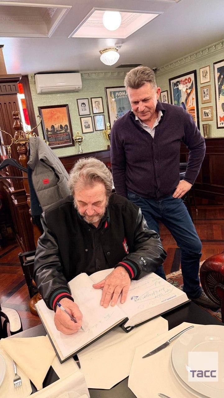 Отец Илона Маска посетил музей военной техники в г о Красногорск   krasnogorsk24