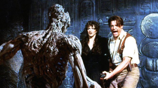 По данным Deadline Брендан Фрейзер и Рейчел Вайс ведут переговоры о съемках в продолжении серии фильмов Мумия Вместе они сыграли в лентах приключенческой франшизы которые вышли в 1999 и 2001 годах Кадр из фильма Мумия