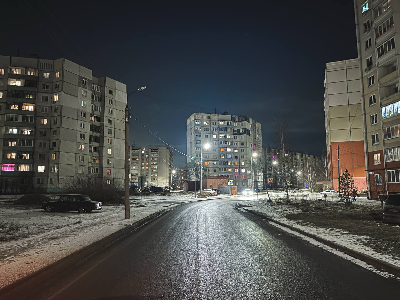 В Красноперекопском и Фрунзенском районах более 100 сломанных и слабо горящих светодиодных фонарей    Ситуация не улучшилась по сравнению с предыдущими объездами, замечания остались неустранёнными.   Все выявленные неисправности направят в «Россети» – «Ярэнерго».    Подпишись на «Ярославль №1»