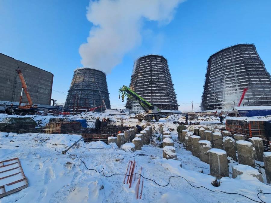 ⏰ На Хабаровской ТЭЦ-4 начали возведение главного корпуса  Это наиболее крупное сооружение новой станции, в котором разместят генерирующее оборудование.   Хабаровская ТЭЦ-4 заместит Хабаровскую ТЭЦ-1, которая эксплуатируется уже 70 лет и достигла высокой степени износа. Новая станция электрической мощностью 410 МВт и тепловой мощностью 1389,8 МВт будет использовать современную, наиболее эффективную парогазовую технологию.   Оборудование Хабаровской ТЭЦ-4 будет включать в себя две газотурбинные установки с котлами-утилизаторами и две паротурбинные установки. Все оборудование будет произведено российскими предприятиями. Подробнее…