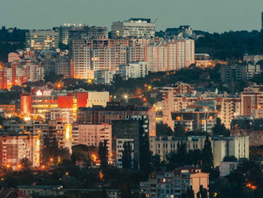 Рынок жилья в Молдове под давлением строят меньше а цены всё те же В стране продолжается спад в строительной отрасли По данным Нацбюро статистики за девять месяцев 2025 года выдано 2187 разрешений на строительство что на 7 8 меньше чем годом ранее Количество разрешений на строительство жилых зданий снизилось на 1 4 особенно в центральных южных и северных районах Эксперты считают что уменьшение числа разрешений говорит о снижении строительной активности и сокращении предложения на рынке поэтому цены на жильё вряд ли упадут Напомним в начале 2025 года квартиры подорожали рекордно за последние 17 лет новые на 20 6 а вторичное жильё на 17 4
