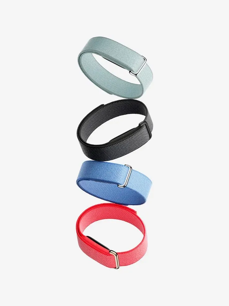 Google представила фитнес браслет Fitbit Air это ана лог Whoop У Fitbit Air нет дисплея Его заменяет светодиодный индикатор зарядки и вибромотор для уведомлений Fitbit Air весит 12 г с ремешком и 5 2 г без него Браслет меньше своих предшественников в сравнении с Fitbit Luxe на 25 а с Inspire 3 на 50 Браслет следит за состоянием здоровья Устройство отслеживает пульс мониторит сердечный ритм измеряет уровень кислорода в крови а также фазы и продолжительность сна Цена Fitbit Air 99 j t j ru t tg fitbit air google