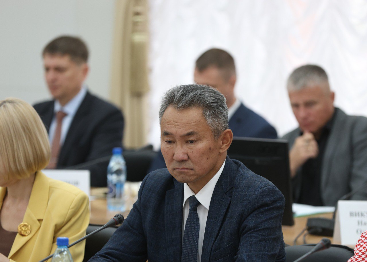 Вице премьер правительства Забайкалья покинул должность Распоряжением губернатора Александра Осипова от должности заместителя председателя правительства края руководителя администрации Агинского Бурятского округа освобождён Базар Дугаржапов Он покинул пост по собственной инициативе Дугаржапов занимал должность вице премьера и руководителя администрации округа с октября 2023 года ZAB RU