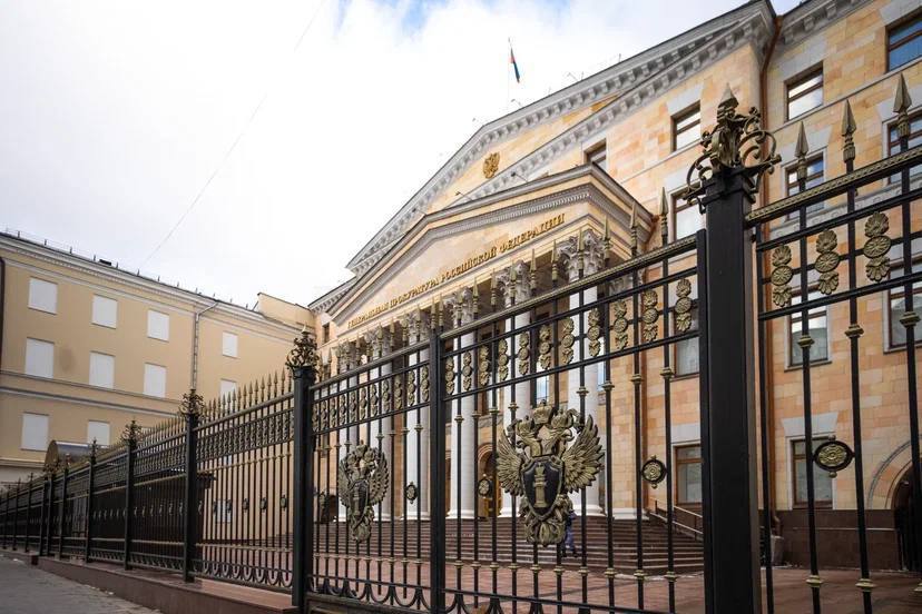 После вмешательства Генпрокуратуры России приняты меры к прекращению взимания незаконных платежей с авиакомпаний за использование информационной платформы общего доступа для регистрации пассажиров Такие факты выявлены транспортными прокурорами совместно с ФАС России в аэропортах Горно Алтайска Сочи Калининграда и в ряде других воздушных гаваней нашей страны Устранение нарушений антимонопольного законодательства на контроле надзорного ведомства Генпрокуратура России в Telegram MAX