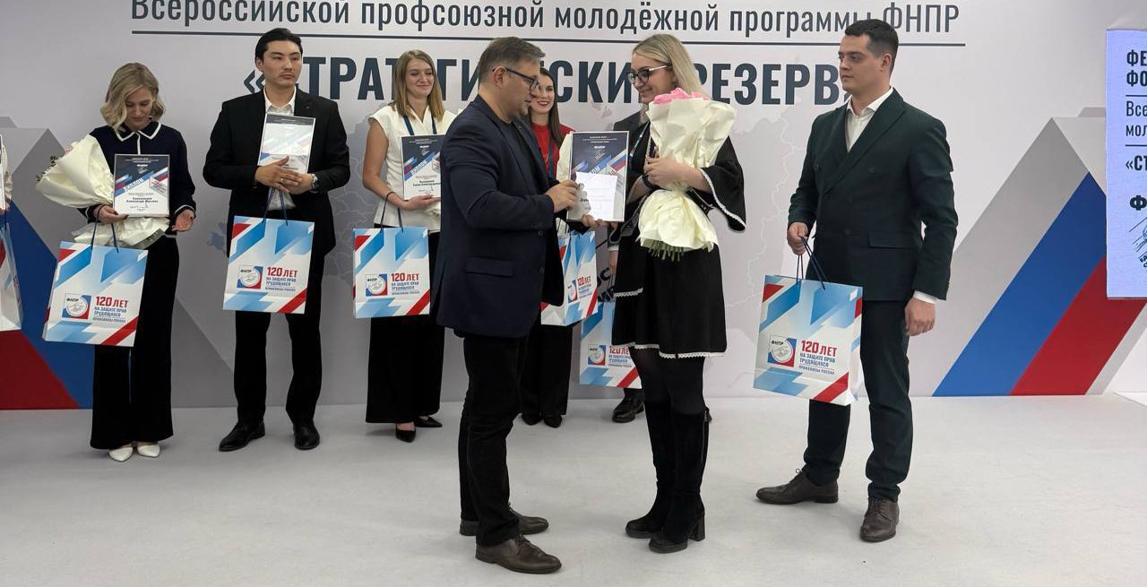 Медик с Камчатки победила во всероссийском конкурсе профсоюзных лидеров Фельдшер с Камчатки Дарья Алексеева стала победителем всероссийского конкурса Молодой профсоюзный лидер России 2025 Победа позволила ей попасть в кадровый резерв федерации профсоюзов Нажмите для подробностей kam24 ru news main 20251214 123685 html utm source telegram utm medium messenger