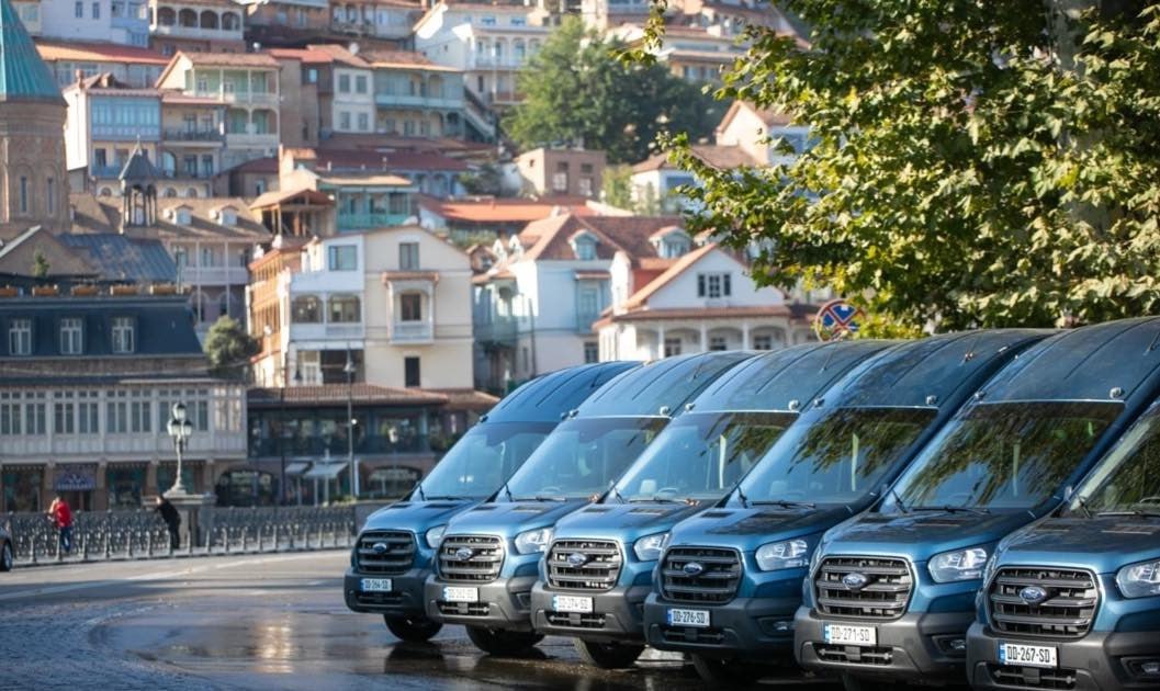 Новые микроавтобусы появились в Тбилиси С сегодняшнего дня по недавно отремонтированным улицам посёлка Мухиани будет курсировать четыре маршрута рассказали в мэрии Схема движения маршруток 467 от улиц Некреси Даиси и Боржоми до улицы Гобронидзе около станции метро Театр Ахметели 499 от улиц Гурия Якоба Тадзри и Боржоми до метро Театр Ахметели улица Гобронидзе Позже маршрутка также будет обслуживать жителей улицы Рача 461 маршрут будет продлён до конца улицы Вардисубани от улиц Сазано 26 го Мая и Знакви 500 от улиц Марата Нозадзе Вега Гурия и Греми до пересечения с улицей Якоба а затем до станции Театр Ахметели Сайт Телеграм Инстаграм YouTube