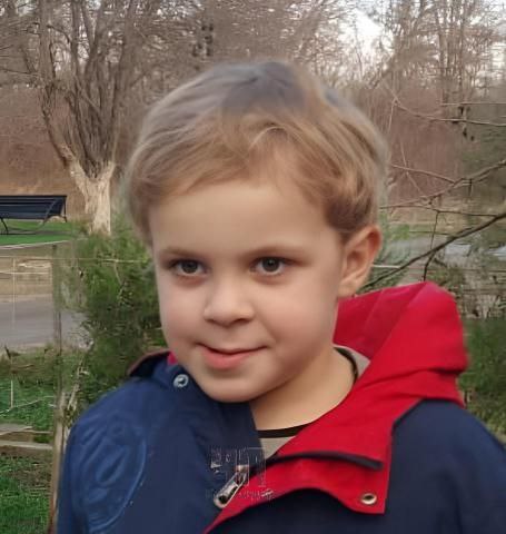 В Горячем Ключе пропал 5-летний Паша!  Не разговаривающий Хохорин Павел пропал сегодня. Ведутся активные поиски.  Подробности пропажи мальчика пока неизвестны.  Приметы: рост 105 см, худощавого телосложения, светлые волосы, карие глаза. Во что был одет — неизвестно.  Если вы видели Пашу, позвоните в полицию.