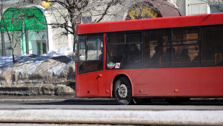 Штраф за безбилетный проезд в транспорте Татарстана повысили до 2,5 тысяч рублей  Кроме того, меняется само наименование статьи 5.1 КоАП РТ. Теперь она звучит не как «Безбилетный проезд», а не «Нарушение порядка подтверждения пассажиром оплаты проезда, перевозки детей, следующих вместе с ним, а также подтверждения пассажиром права на бесплатный или льготный проезд». Таким образом, размер штрафа за неподтверждение оплаты составит 2,5 тысячи рублей, за неоплату провоза багажа и ручной клади — 1 тысяча рублей.  Также известно, что в КоАП РТ появится новая статья 5.9, которая предусматривает наказание за неоплату проезда по платным дорогам регионального и муниципального значения. Штраф составит 1,5 тысячи рублей. Но для грузовиков и автобусов он будет выше — 5 тысяч рублей.    KazanFirst     в бот