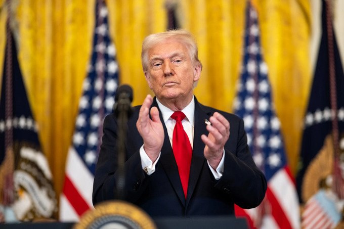 Президент США Дональд Трамп подал иск на 15 млрд против The New York Times обвиняя газету в клевете Трамп заявил что СМИ слишком долго безнаказанно лгали о нем и его семье Особую претензию президент выдвинул из за публичной поддержки Камалы Харрис на выборах 2024 года назвав это крупнейшим незаконным вкладом в избирательную кампанию   www spot uz ru 2025 09 16 trump sues Telegram Instagram YouTube