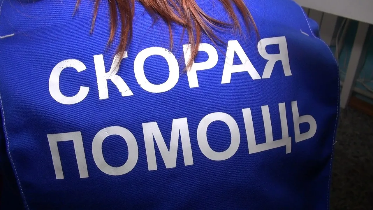 Сегодня День работника скорой медицинской помощи Сегодня 28 апреля отмечается День работника скорой медицинской помощи Каждый россиянин знаком с телефонным номером 03 с марта 2025 года 103 Появление службы скорой медицинской помощи СМП в России относится к концу 19 века когда 28 апреля 1898 года за двумя полицейскими участками в Москве было закреплено по одной карете скорой помощи и для медиков было выделено отдельное помещение Дежурили круглосуточно Официально в России праздник установлен в 2020 м году в год пандемии коронавирусной инфекции когда нагрузка на СМП возросла в несколько раз Мы в MAX Мы в TG Прислать новость