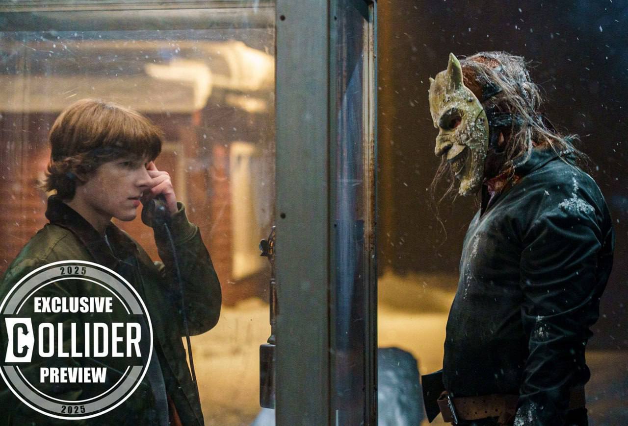 Новый кадр хоррора про похитителя детей «Черный телефон 2» от студии Blumhouse.  По сюжету серийный убийца вернулся с того света, чтобы отомстить главному герою оригинала и убить его младшую сестру.   Премьера в октябре. О первой части мы писали.