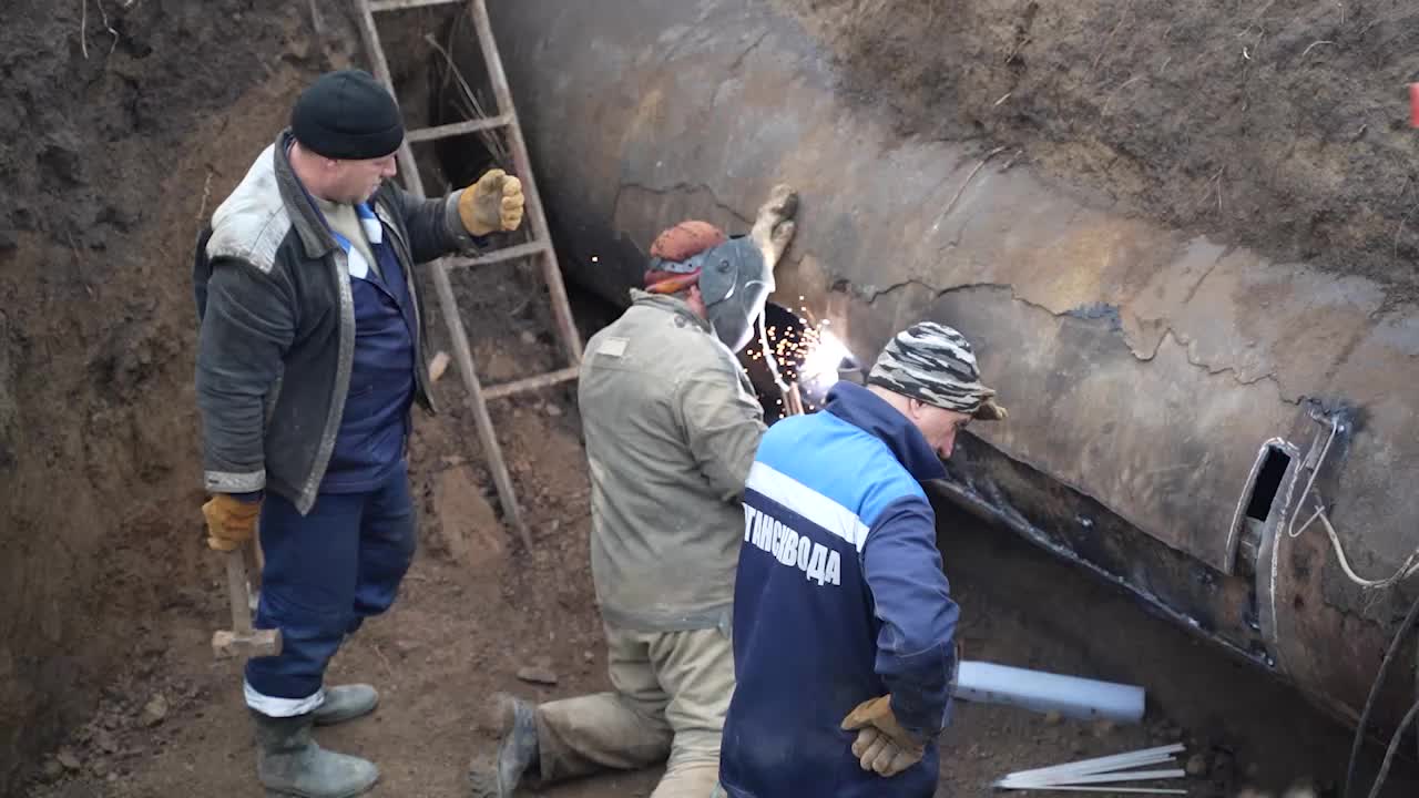 Лугансквода восстанавливает водоснабжение для Антрацита и Красного Луча