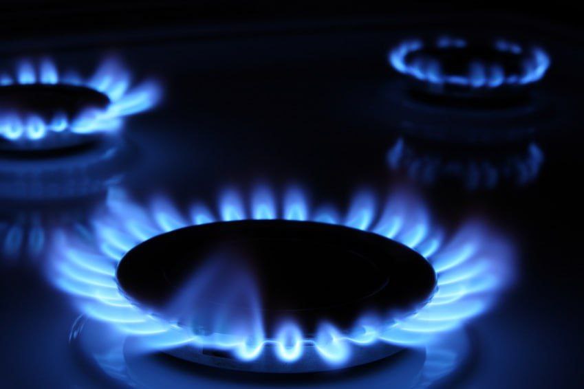 Румыния нарастила поставки газа в Молдову до 4 5 млн м³ в сутки Румыния увеличила экспорт природного газа в Республику Молдова полуторнократно на этой неделе объём поставок достиг 4 5 млн м³ в сутки против 3 млн м³ неделей ранее сообщают румынские СМИ Предполагается что в Молдову идёт газ который Румыния импортирует по региональным маршрутам через Болгарию и Венгрию По текущему балансу Румынии собственная добыча составляет около 22 млн м³ в сутки Дополнительно в страну поступает 13 8 млн м³ через Болгарию и ещё 0 7 млн м³ из Венгрии что позволяет покрывать внутренние потребности и наращивать экспорт в соседние государства включая Молдову MIR24MOLDOVA Подпишись