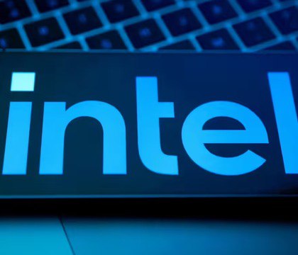 Рынок поверил в Intel акции компании растут вдвое быстрее отраслевого индекса Инвесторы позитивно оценивают разворот в стратегии Intel акции компании подорожали почти на 45 с начала года а производитель готовится отчитаться о резком росте выручки дата центрового подразделения Оптимизм подкрепляют инвестиции партнеров реструктуризация и внедрение техпроцесса 18A