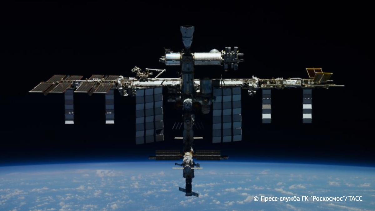 За четверть века на МКС побывали 290 человек из 26 стран сообщили в Роскосмосе к 25 й годовщине прибытия на станцию экипажа первой долговременной экспедиции Из 290 человек 239 мужчин и 51 женщина говорится в сообщении Отмечается что по программе станции были выполнены 125 пилотируемых полетов Подпишись на ТАСС Наука