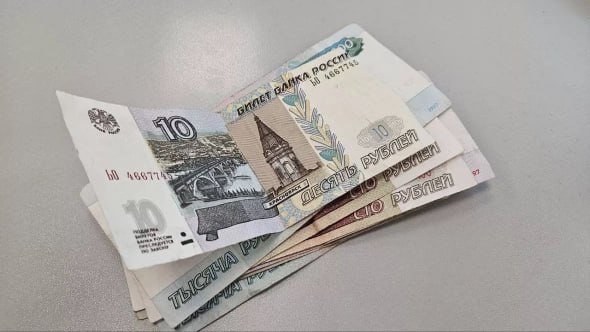 Медианная зарплата в Прикамье оказалась на 7 8 тыс выше ожидаемой В августе 2025 года медиана предлагаемой заработной платы в Пермском крае составила 67 8 тыс руб что на 7 8 тыс выше ожидаемой Рост медианной зарплаты за месяц в регионе составит 1 3 сообщили аналитики платформы HeadHunter С начала осени в регионе наблюдается умеренная конкуренция На одно предложение о работе в среднем приходится 5 9 резюме что на 0 5 пункта больше по сравнению с аналогичным периодом в августе Это ниже среднероссийского уровня на 0 2 пункта Эксперты напомнили что показатель ниже 4 0 говорит об остром дефиците специалистов rbc perm