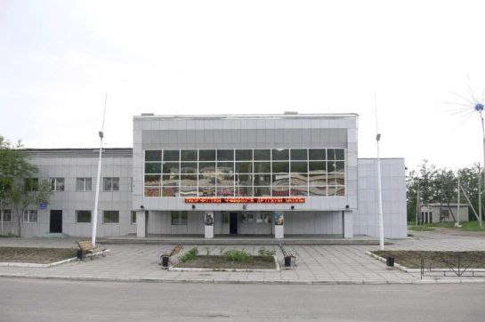 Зея вошла в список 16 ти городов России с самым коротким названием Росреестр представил данные из Государственного каталога географических названий Оператором Государственного каталога географических названий является Роскадастр сообщает РИА Новости Согласно данным Государственного каталога географических названий самое короткое название три символа имеют города Аша Бор Буй Гай Дно Зея Нея Обь Оса Оха Реж Сим Уфа Уяр Шуя Южа говорится в сообщении Всего в России насчитывается 1 242 города Название Зея происходит от эвенкийского слова джеэ что в переводе значит лезвие