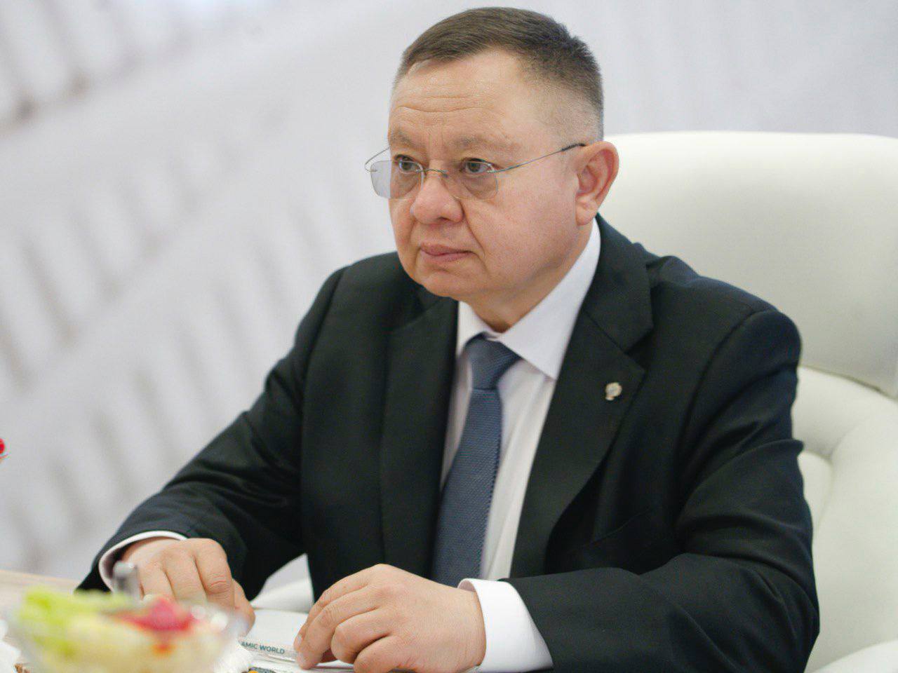 Сегодня встретился с главой Минстроя России Иреком Энваровичем Файзуллиным на площадке международного экономического форума KazanForum 2025. Обсудили с министром динамику и проблемные вопросы строительства ключевых для Севастополя объектов: КОС «Южные», больницы скорой помощи и лечебно-диагностического корпуса онкодиспансера. Также обсудили ход работ на объектах, которые мы строим в этом году в рамках госпрограммы социально-экономического развития напомню, что мы должны будем сдать 23 объекта , реализацию программ комплексного развития территорий в нашем городе, и связанную с КРТ необходимую модернизацию коммунальной инфраструктуры электроэнергия, водо- и газоснабжение . Ирек Энварович отметил привлекательность нашего города для инвесторов. Этому способствует свободная экономическая зона, которая действует в регионе с 2015 года. Свыше 90% ее участников — это малый и средний бизнес. Реализация инвестпроектов в рамках СЭЗ позволила открыть в Севастополе и Крыму 6,4 тысячи объектов инфраструктуры и создать 111,5 тысячи рабочих мест. Также вместе с министром осмотрели экспозицию, посвященную строительству и архитектуре, и познакомились с проектами крупных застройщиков. Благодарю Ирека Энваровича за поддержку Севастополя.