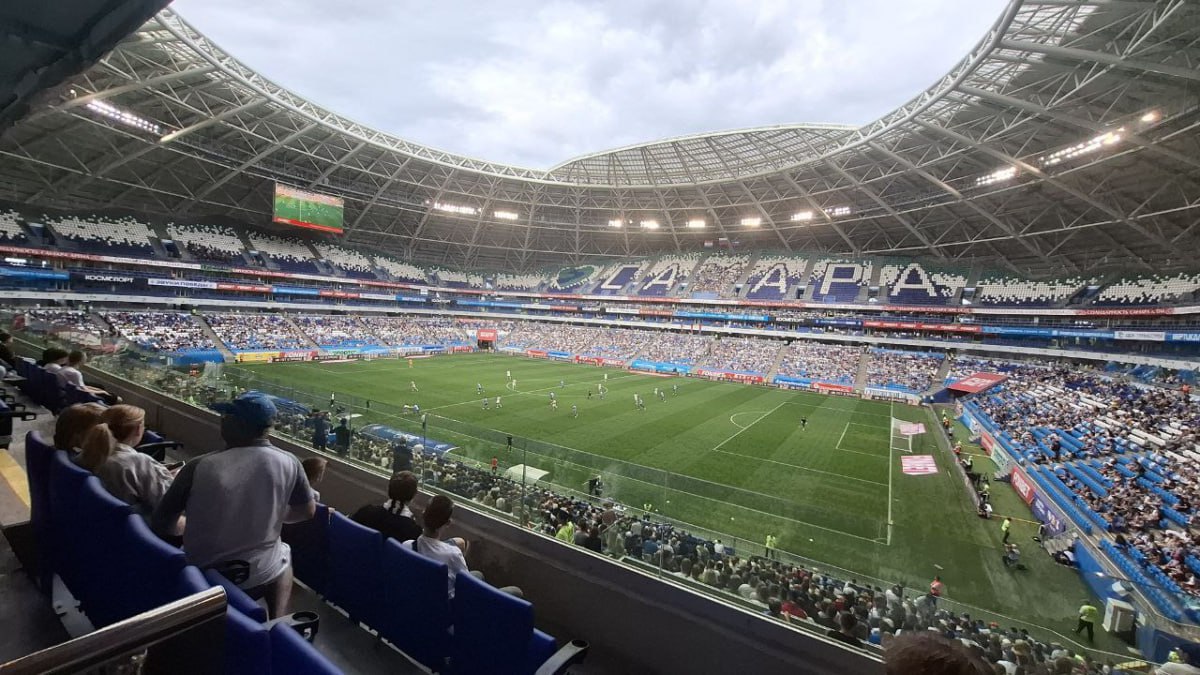 Крылья Советов несмотря на трансферный бан пытаются приобрести форварда ЦСКА Шуманского Кирилл Брейдо директор по коммуникациям ЦСКА прокомментировал слухи о возможном уходе белорусского нападающего Артёма Шуманского в Крылья Советов у себя в тг канале По его словам самарцы уже обратились в столичный клуб с предложением хотя есть интерес и со стороны сербского Партизана Крылья Советов обратились к нам и к Артёму раньше предложив более выгодные финансовые условия отметил Брейдо в своём тг канале ГТРК Самара MAX lВК lОК lСАЙТ