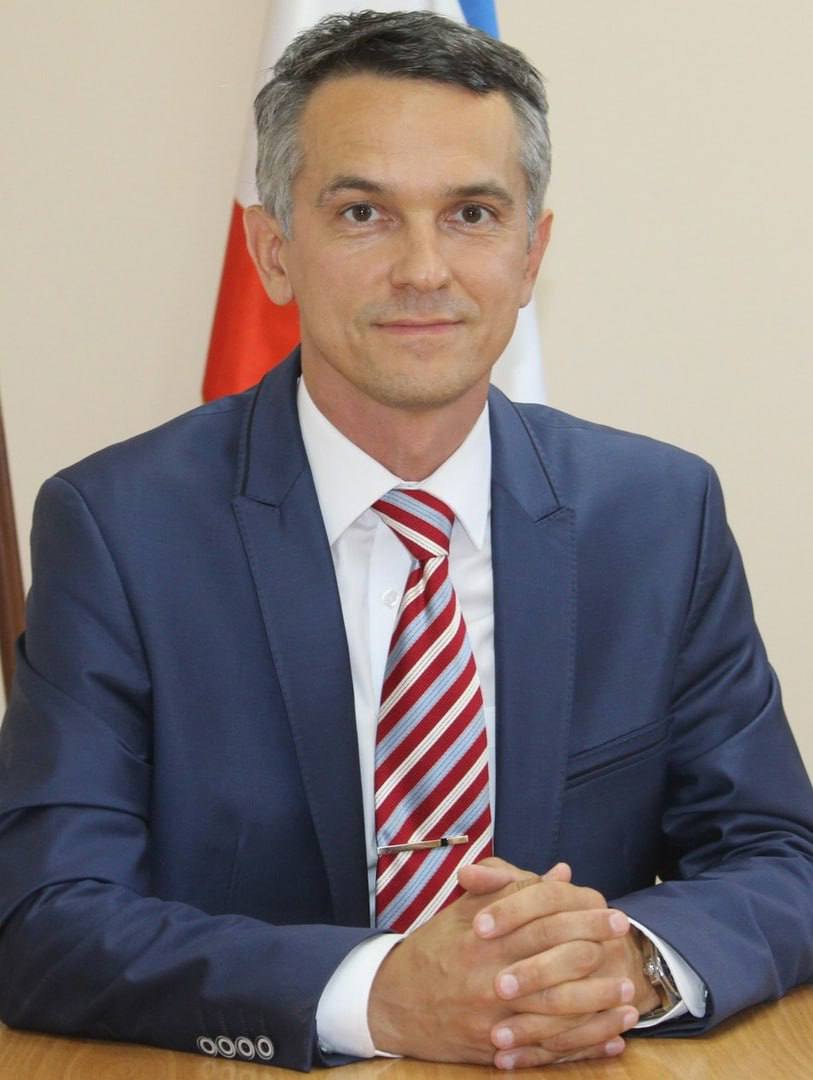 Глава администрации Симферопольского района написал заявление об увольнении по собственному желанию Об этом сообщил глава Крыма Сергей Аксенов Сергей Петелин переходит на новую работу уточнил он 0   Подписаться на РИА Новости Крым в Telegram MAX VK