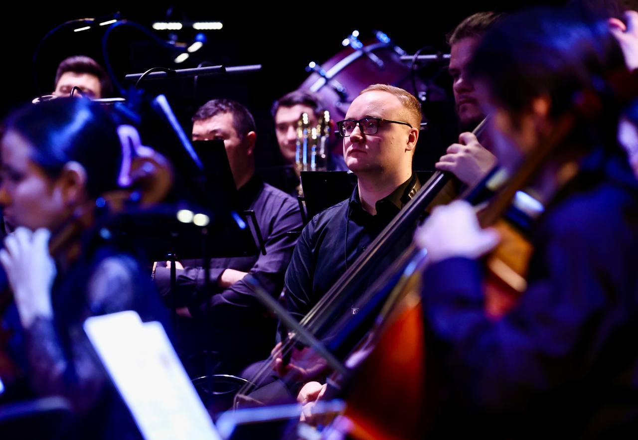 Симфонический оркестр Южного Урала выступит в зале Зарядье Государственный симфонический оркестр Челябинской области 23 января даст концерт в московском зале Зарядье Выступление приурочено к 92 летию региона За дирижёрским пультом художественный руководитель оркестра Алексей Рубин На сцену вместе с челябинским коллективом выйдут Денис Мацуев и Хибла Герзмава а также Екатерина Мочалова Борислав Струлёв Андрей Иванов и Давид Ткебучава В программе произведения российских и зарубежных композиторов XX века