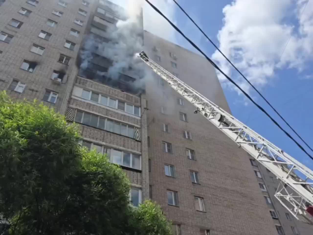 Пожар на балконе жилого дома в Подольске: спасены 15 человек
