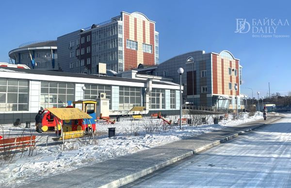 В Бурятии двухлетний малыш опрокинул на себя кастрюлю с горячей кашей За 31 декабря и ночь 1 января в приёмно диагностическом отделении Детской республиканской клинической больницы зарегистрировано 83 обращения маленьких пациентов Серьёзную тревогу вызвал случай госпитализации двухлетнего ребёнка с ожогом полученным из за горячей каши Малыш опрокинув кастрюлю на себя получил термические повреждения и сейчас находится в отделении анестезиологии и реанимации рассказали в больнице