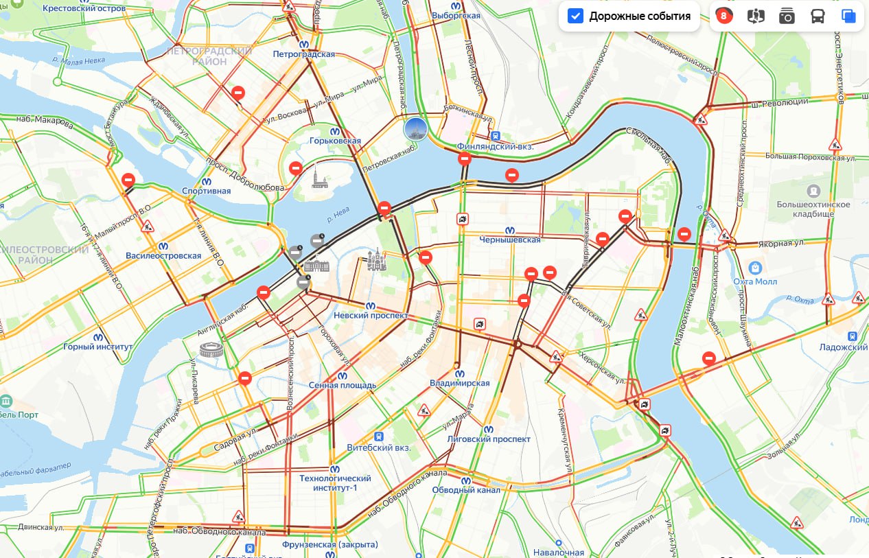 Пробки в центре Петербурга — 8 баллов. Обычно в это время, по данным статистики «Яндекс.Карты», ситуация на дорогах по понедельникам колеблется в районе 6 баллов.  «Яндекс» хоть и прогнозирует, что к 19.00 станет полегче, и загруженность дорог снизится сначала до 7 баллов, а к 20.00 и до 5, мы в этом не уверены.  С 19.00 центр Петербурга будет перекрыт для проведения мероприятий, посвященных 81-й годовщине полного освобождения Ленинграда от фашистской блокады. Карта перекрытий — здесь.   Скриншот «Яндекс.Карты»