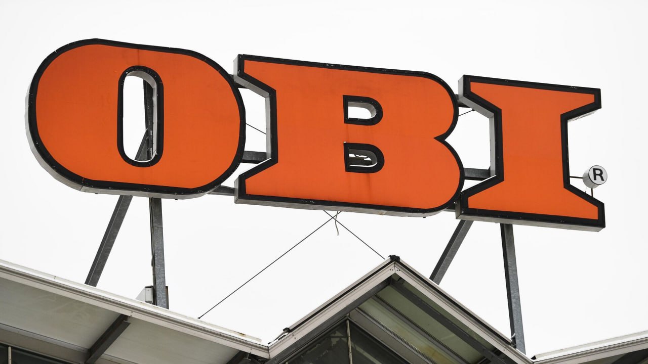 Сеть гипермаркетов OBI может сменить свое название на QBI.   Ритейлер подал заявку на регистрацию бренда в графическом начертании — этим путем компании обычно идут, готовя новые варианты вывесок. Подбор названия для компании — вынужденная мера после расторжения лицензионного договора с немецкой OBI GmbH и смены собственника