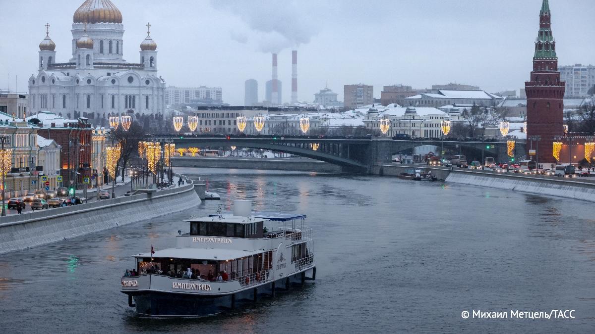 30 января в Москве стало самым теплым днем с начала зимы. К 10:00 столбики термометра поднялись до отметки +6,3, сообщил ведущий специалист центра погоды "Фобос" Михаил Леус.     / Москва