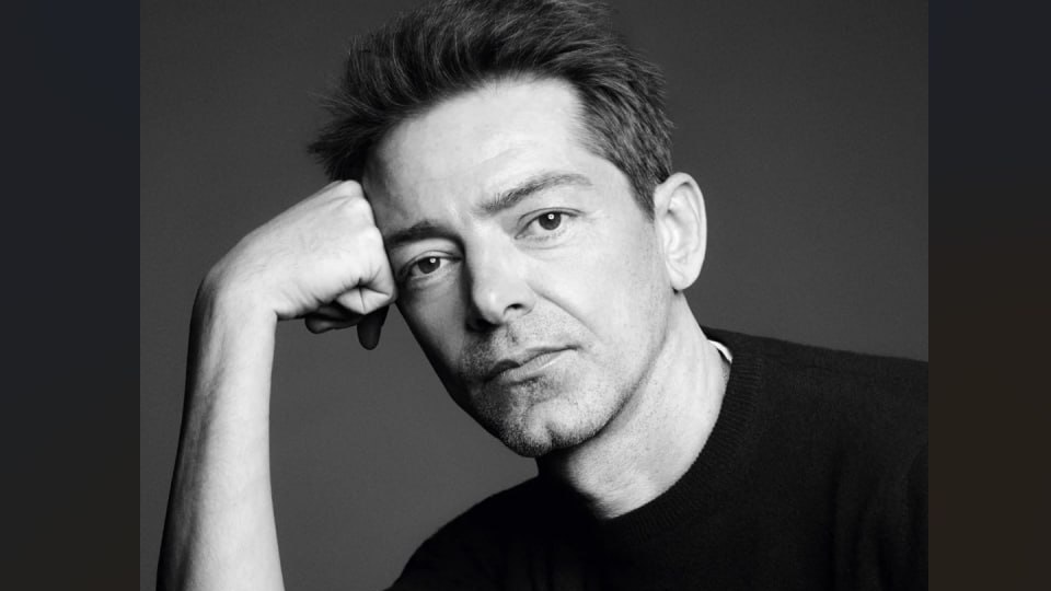 Versace назначил нового креативного директора бельгийского дизайнера Питера Мюлье Он станет первым менеджером на этой должности с момента покупки компании Prada Group Подписывайтесь на канал о работе в маркетинге и рекламе morejobs