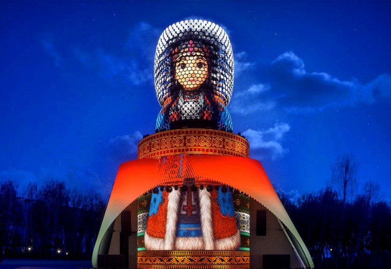 нельзяпропустить Идем сегодня на мультимедийное шоу посвящённое народам России В День народного единства 4 ноября в 21 00 Матрешка Москвы в Зарядье покажет нам эксклюзивную праздничную 30 минутную мультимедийную программу Впервые кинетическая инсталляция примет форму матрешек внешний облик которых отражает самобытность и культуру народов нашей страны Столичные специалисты в области 3D дизайна создали специально для шоу цифровые копии природных и культурных ландшафтов со всех уголков России Например зрители смогут проникнуться атмосферой Кавказа Поволжья и Крайнего Севера Новая программа станет самой продолжительной с момента открытия Елисеевы GO