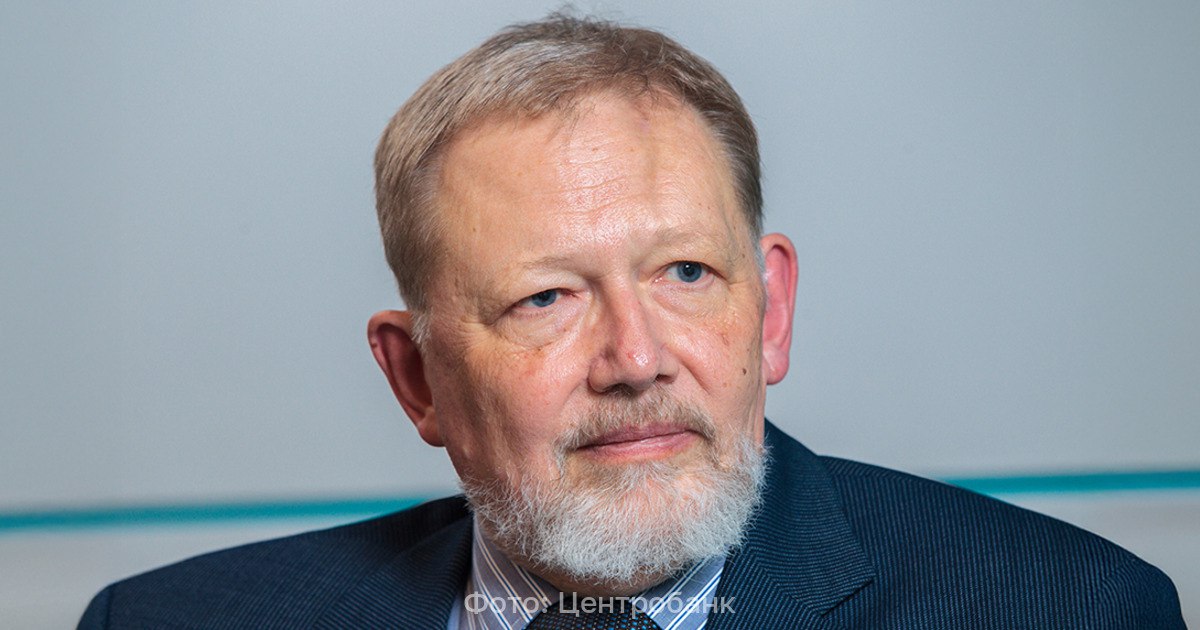 Бывший руководитель Банка России Сергей Дубинин скончался на 76 м году жизни Причиной смерти в четверг 4 декабря стала тяжёлая болезнь Руководство Банка России выражает соболезнования родным и близким Сергея Константиновича говорится в сообщении регулятора Дубинин руководил Банком России в период с 1995 по 1998 год На этом посту Сергей Константинович внёс большой вклад в реализацию стабилизационной экономической программы выход экономики из состояния гиперинфляции первых лет переходного периода оказал значительное влияние на формирование банковской системы страны говорится в сообщении