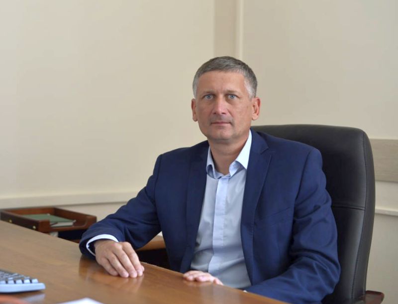 В Бурятии новому министру дали нового заместителя Недавно назначенный министр промышленности, торговли и инвестиций Бурятии Денис Гармаев получил нового заместителя, который будет курировать торговлю. Им стал Дмитрий Серебряков. #Бурятия Подробности в «Номер один» Сообщить нам свою новость можно по кнопке: Письмо в редакцию