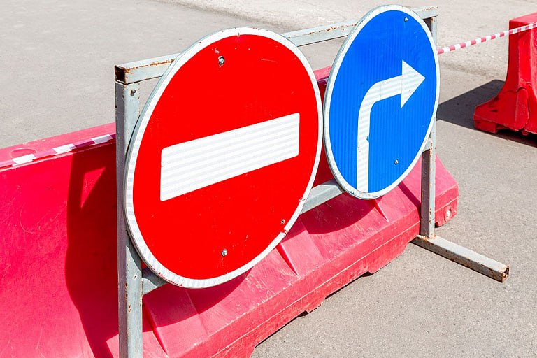 Один из проспектов Минска временно перекроют  Определенный участок проспекта Машерова в Минске временно перекроют, сообщили на официальном сайте госпредприятия "Столичный транспорт и связь".  В частности, на 6 и 7 августа перекроют проспект Машерова от улицы Тимирязева до проспекта Победителей, не включая перекрестки. Связано это с проведение на данном участке дороги ремонтных работ.  В связи с этим с 20:00 6 августа до 05:00 7 августа несколько изменится движение автобусов № 46 "ДС Лермонтова - Площадь Бангалор", № 163 "ДС Малиновка-4 - ДС Сухарево-5", № 1111-ТК "Озерцо - РНПЦ онкологии". Их маршрут будет зависеть от того, по четной или нечетной стороне они двигаются.  На профильном столичном предприятии просят учитывать эту информацию при планировании поездок.   #Разговоры_на_кухне