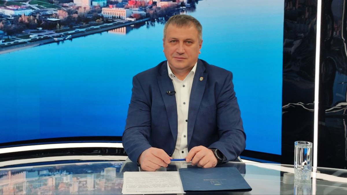 1 2 3 4 Глава Самары Иван Носков вошел в топ 3 в медиарейтинге руководителей столиц субъектов Приволжского федерального округа Компания Медиалогия провела исследование на основе МедиаИндекса и установила что в ноябре мэр областной столицы был упомянут в СМИ 10 581 3 раза Рейтинги составляются на основе медиабазы включающей более 100 тысяч различных источников В их число входят телеканалы радиостанции печатные издания такие как газеты и журналы новостные агентства а также онлайн платформы ГТРК Самара MAX lВК lОК lСАЙТ