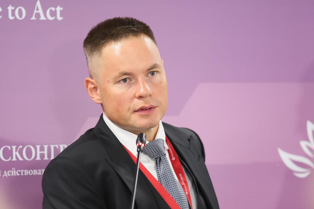 В последнее время все чаще поднимается вопрос о том что бизнесу необходимо играть более активную социальную роль Сервисы оценки юридических лиц как ЭКГ рейтинг уже формируют новый стандарт конкуренции где выигрывают не только финансово успешные но и социально ответственные компании Какие стимулы получают предприятия с высокими показателями ЭКГ насколько предприниматели сами заинтересованы в повышении прозрачности и социальной ответственности стоит ли ждать изменений в подходах к ответственности бизнеса подробнее в интервью Ъ замруководителя ФНС Тимура Шиналиева ФНС Подписывайтесь на Ъ Оставляйте бусты