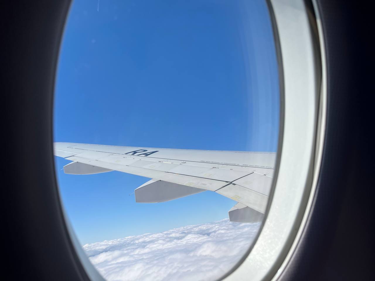 Рейс из Улан Удэ в Екатеринбург задержали на целых 7 часов по неизвестной причине К проблеме уже подключилась прокуратура Пока обещают вылет в 15 50 Перевозчик никак пока не прокомментировал причины задержек Возможно это связано с техническими неполадками на борту