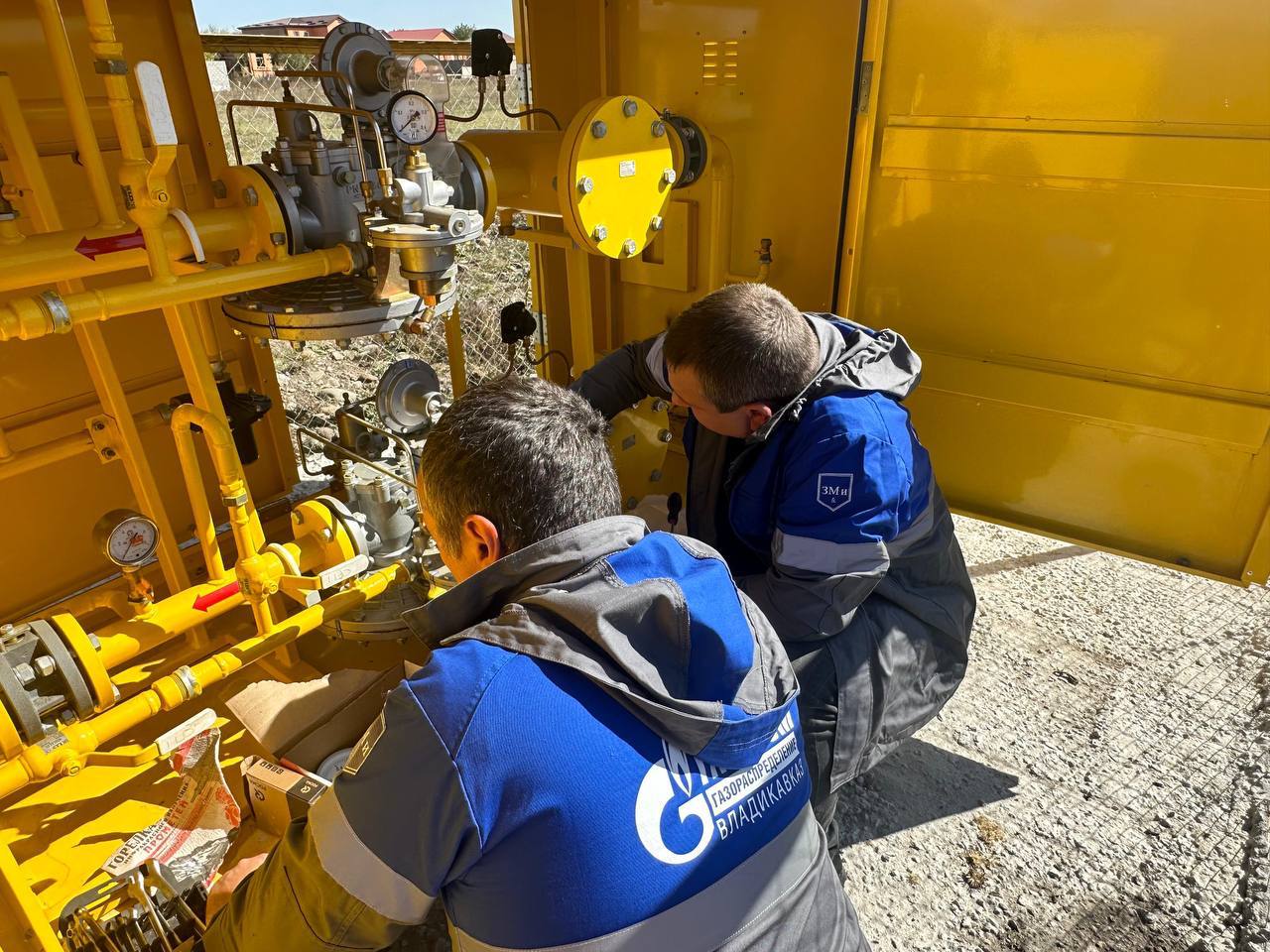 В Северной Осетии газ бесплатно проведён к 3 049 участкам, пуск голубого топлива произведён в 2 235 домах Программа догазификации успешно работает в республике по поручению президента России Владимира Путина. Приём заявок на участие в программе продолжается. Подать её можно на портале Единого оператора газификации — connectgas.ru, в МФЦ, через портал Госуслуг, на сайте вашей газораспределительной организации или в каждом филиале по району. К концу года рассчитываем достичь уровня газификации республики свыше 98%.
